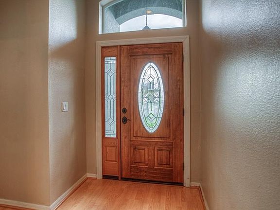 4th image of 1100 Crimson Clover Ln