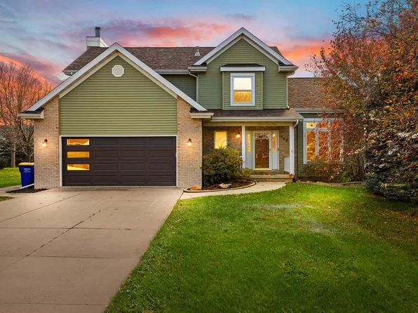 542 Uthoff Dr, Walford, IA 52351