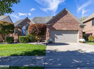 57289 Yorkshire Dr, Washington, MI 48094