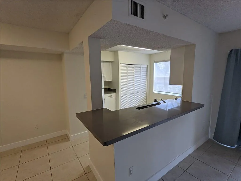 2 bed, 1200 sqft, $2,500 — Photo 4