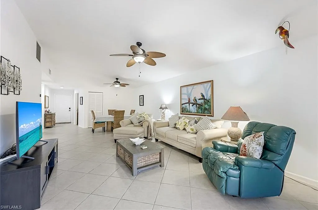 3 bed, 2.0 bath, 1356 sqft, $3,000 — Photo 4