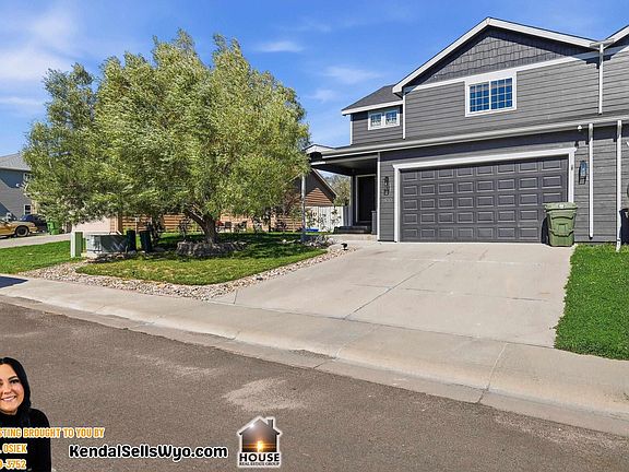 2nd image of 1420 Meadow Ln