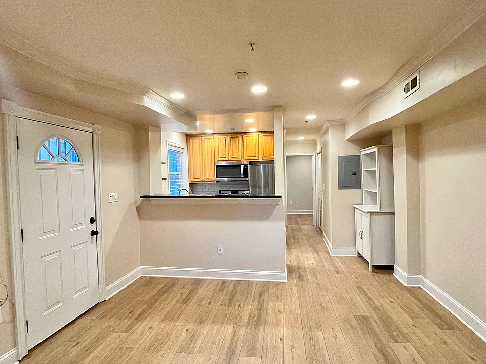 4202 Grant St NE #101
