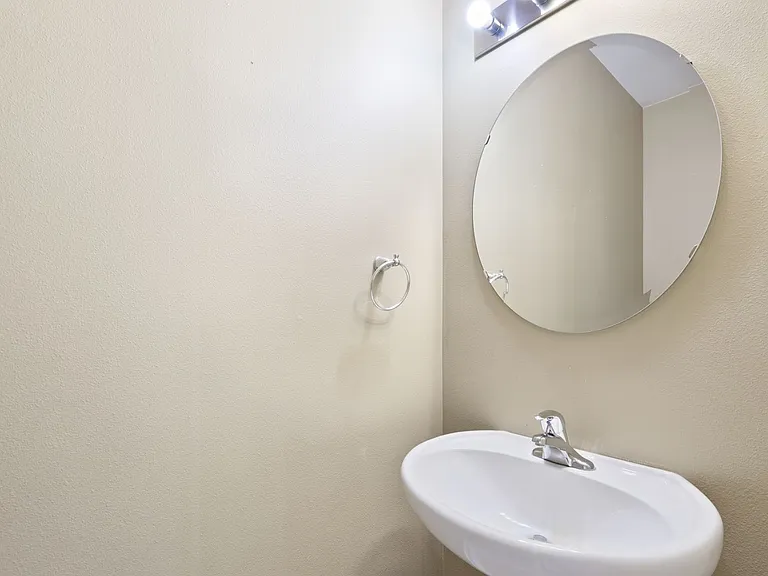 1094 Ebbets Dr SW — Photo 15