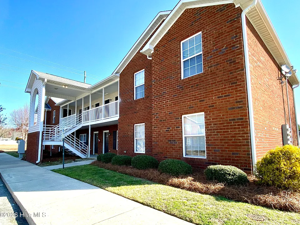 3001 Macgregor Downs Rd #202
