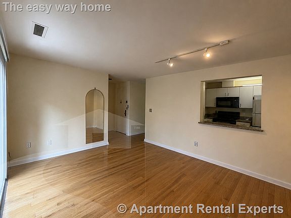 4th image of 2 Chestnut St