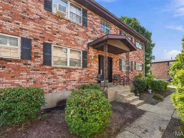 6739 Highland House Ct, Saint Louis, MO 63123