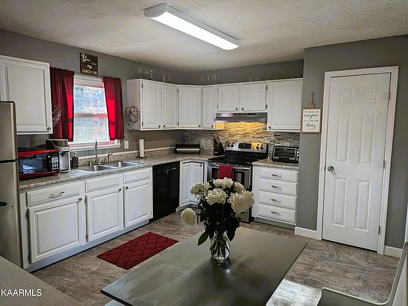 4th image of 5760 NW Goldenrod Cir