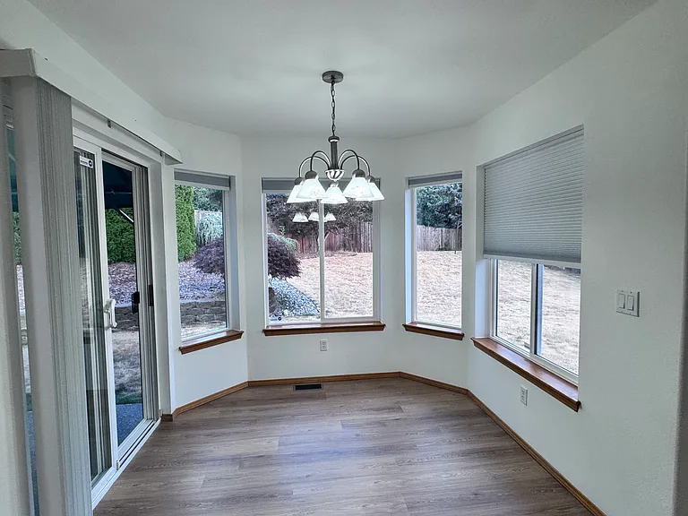 4631 NE 7th Pl — Photo 11