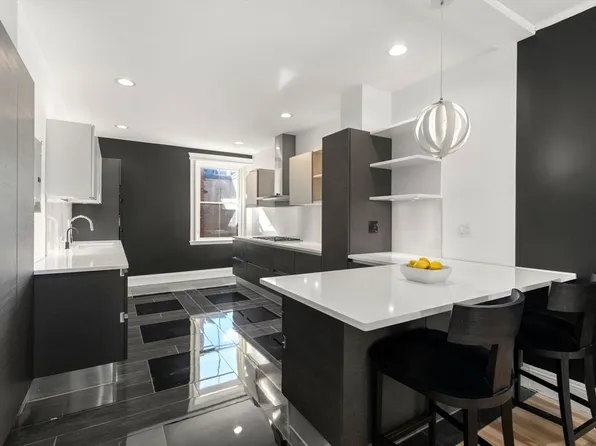 26 John St Unit 3, Brookline, MA 02446