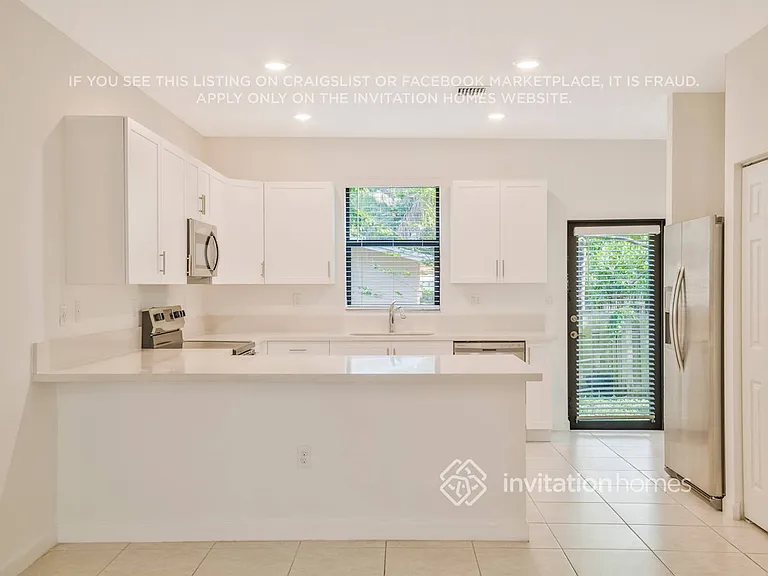 1636 SW 29th St — Photo 8