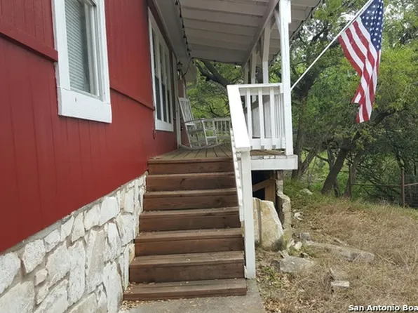 228 Plum Cove Rd, Lakehills, TX 78063