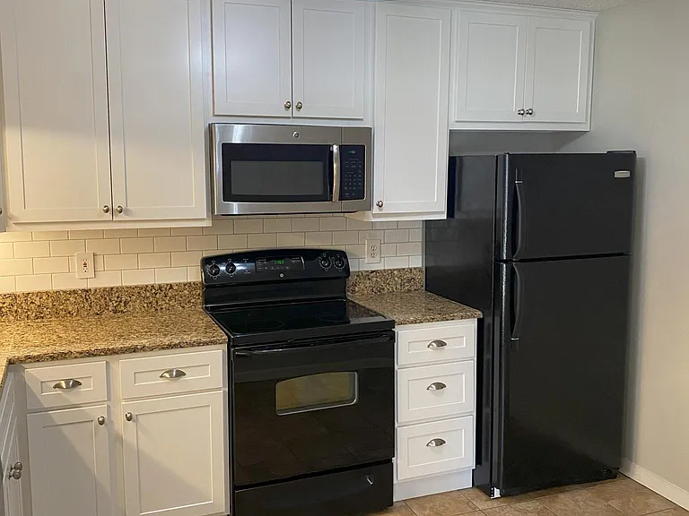 1413 Bobolink Pl — Photo 2