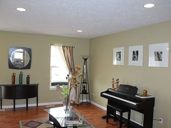 3rd image of 617 Oldfield Dr SE