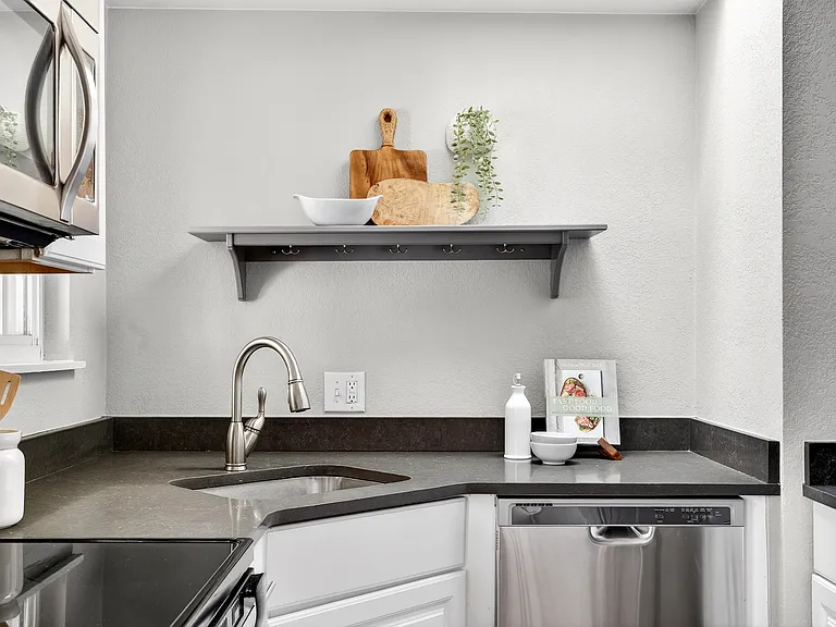 5246 Pierce St — Photo 13
