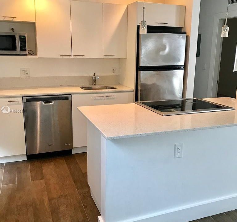 1st image of 1001 Bay Dr #5