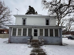 220 S Pine St, Friend, NE 68359