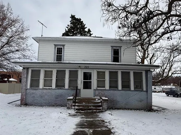 220 S Pine St, Friend, NE 68359
