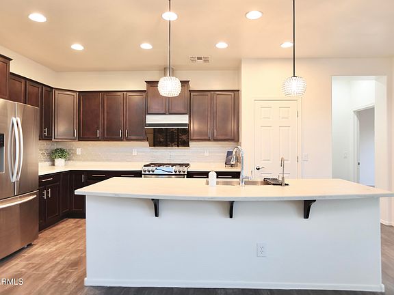 4th image of 27317 N 51st Glen