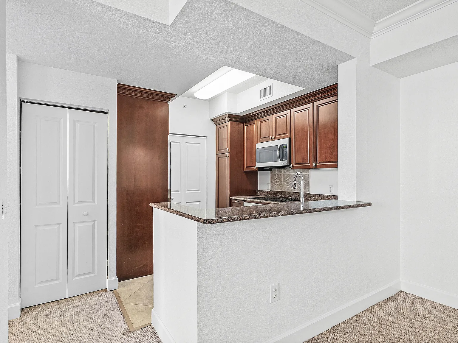 2 bed, 2.0 bath, 1012 sqft, $2,200 — Photo 4