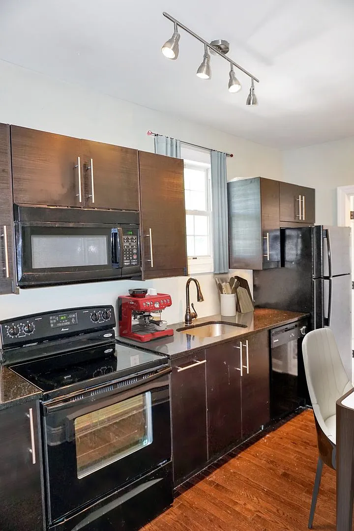 2 Bed / 1 Bath - Fully Renovated Apartment in Blue Bell — Photo 1