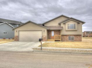 6611 Sahalee Dr, Rapid City, SD 57702