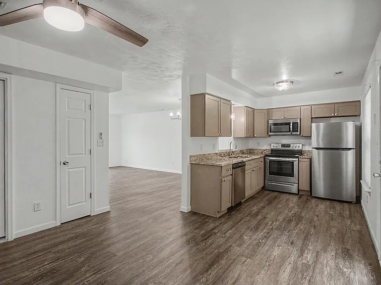4327 Lacy Cove Ln — Photo 6