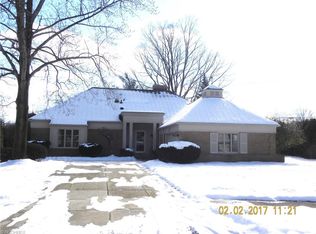 3849 E Surrey Ct, Rocky River, OH 44116