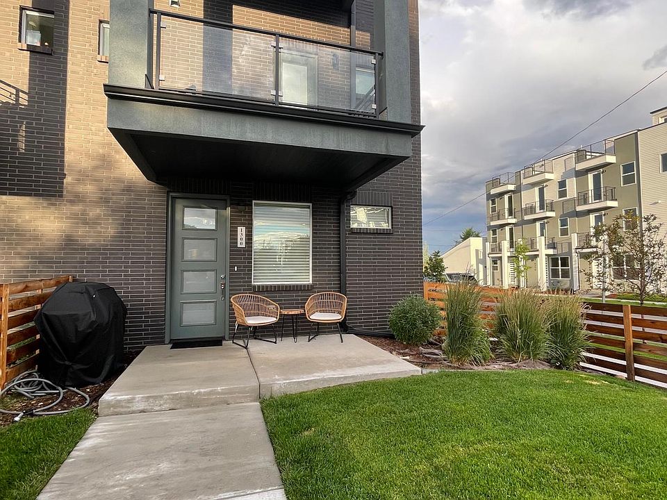 Front fenced in yard