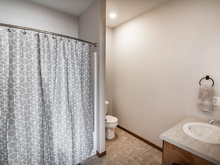 Guest Suite - Bathroom