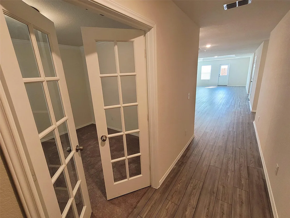Building Photo - 1049 Knightly Ln