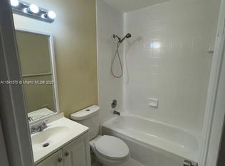210 Riviera Cir, Fort Lauderdale, FL 33326