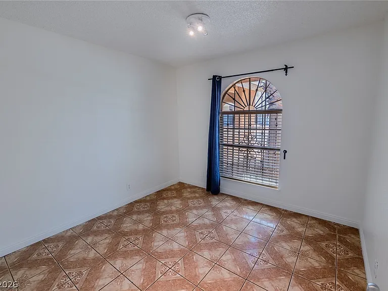1866 Ludington Ave — Photo 14