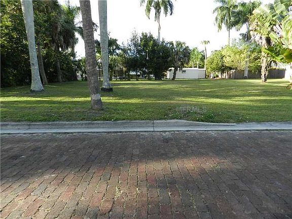 2nd image of 722 Palm Ave