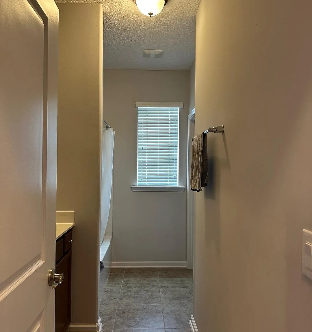 4 bed, 3.0 bath, 2750 sqft, $3,650 — Photo 4