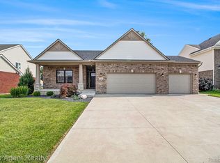 37215 Mallory Dr, Livonia, MI 48154