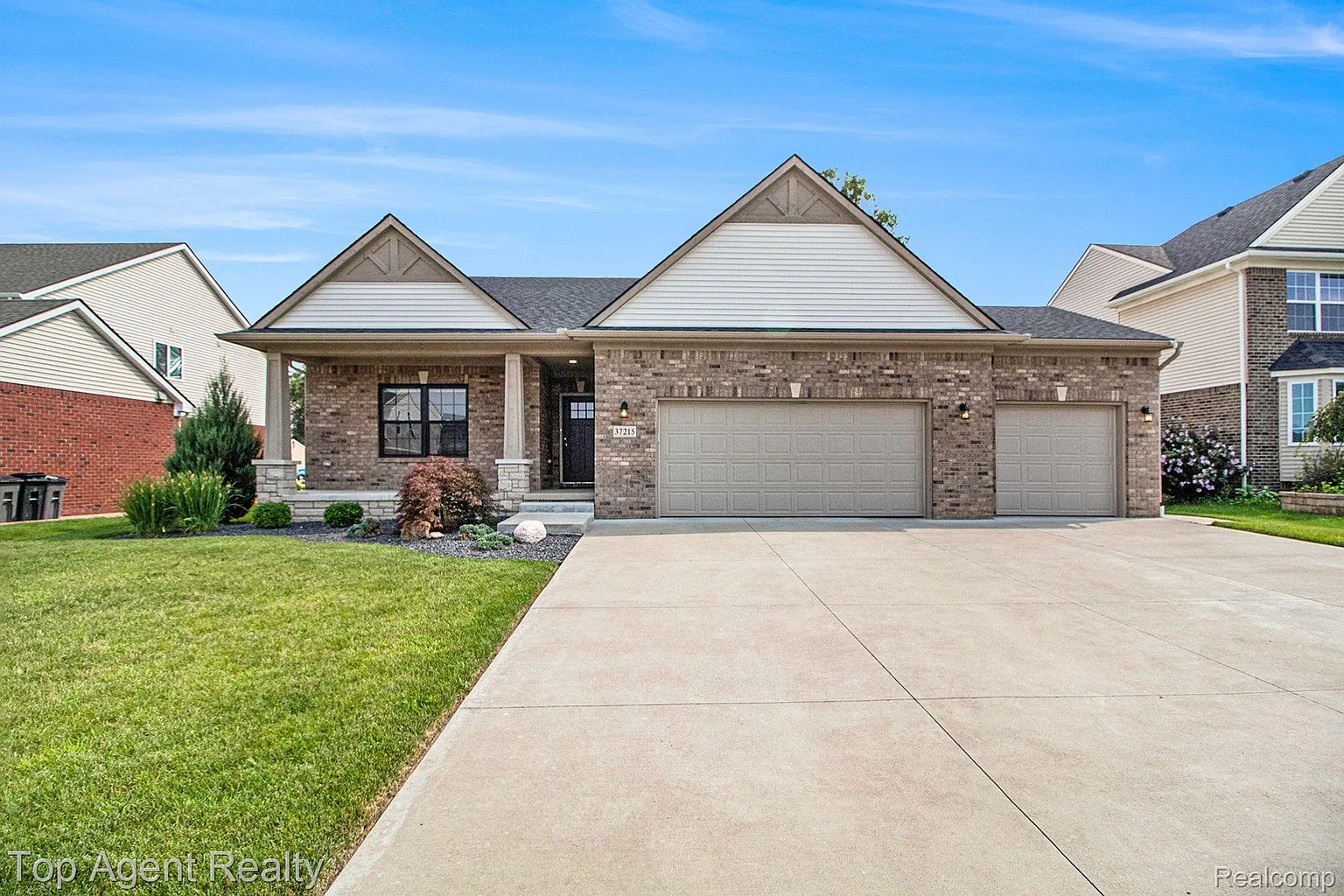 37215 Mallory Dr photo 1
