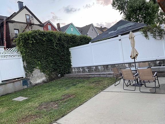 4th image of 305 77th St