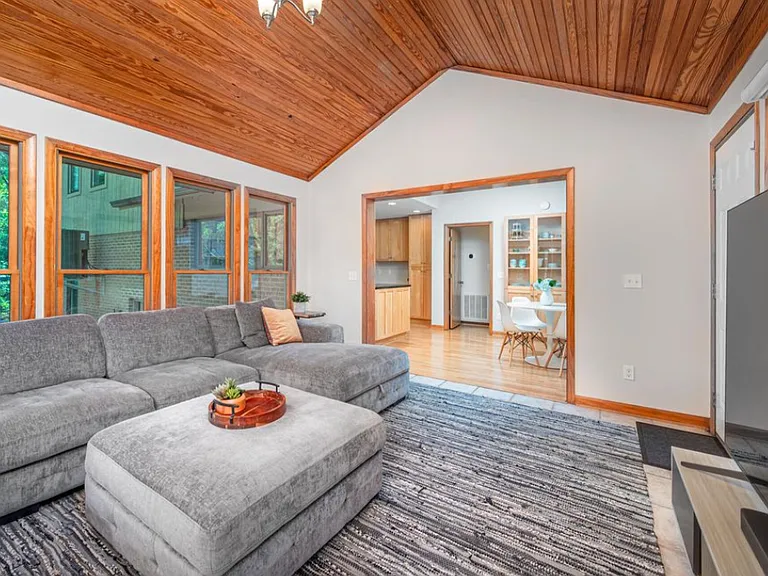 1020 Burning Tree Dr — Photo 18