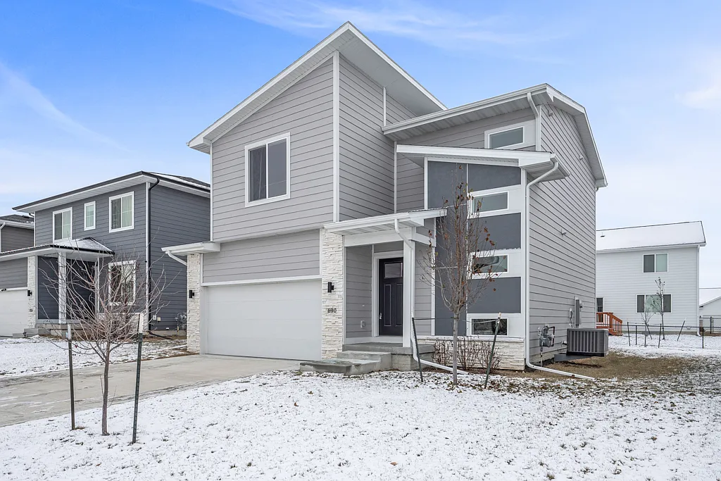 4 bed, 3.5 bath, 1512 sqft, $2,995 — Photo 1
