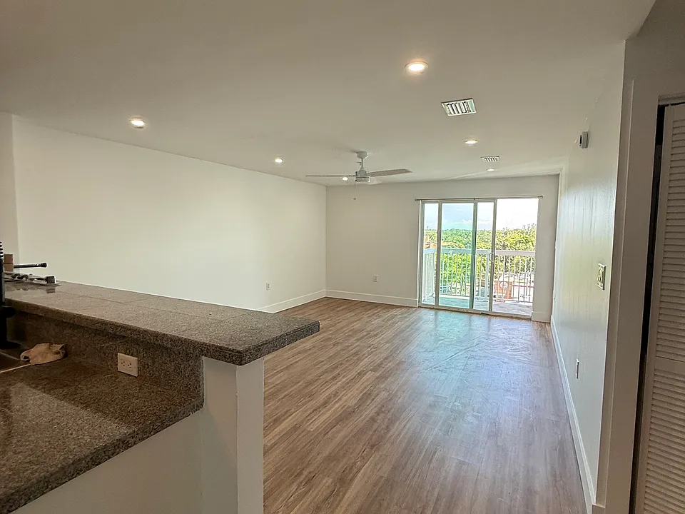 2740 SW 28th Ter #803