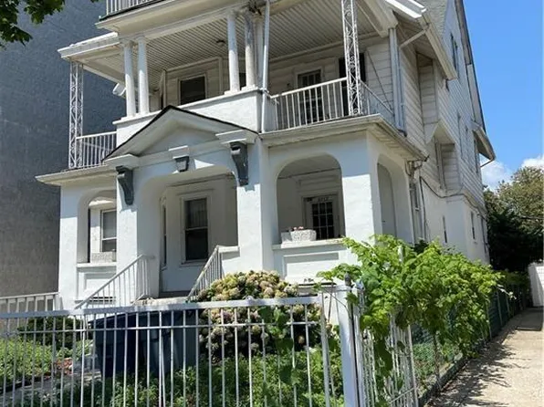 8712 Bay Pkwy, Brooklyn, NY 11214