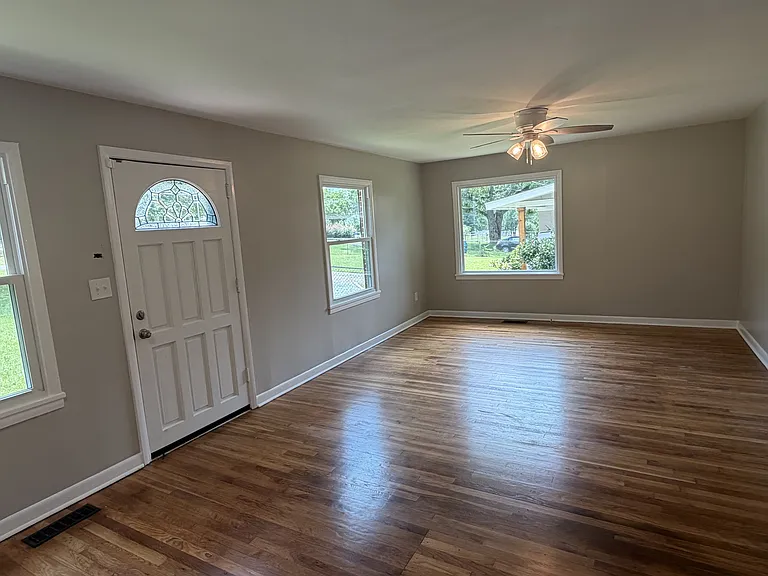 156 N Richmond St — Photo 3