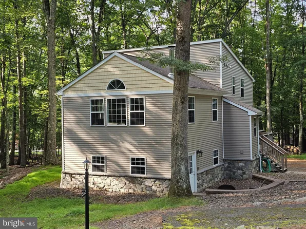 552 S Huron Cir, Hazleton, PA 18202