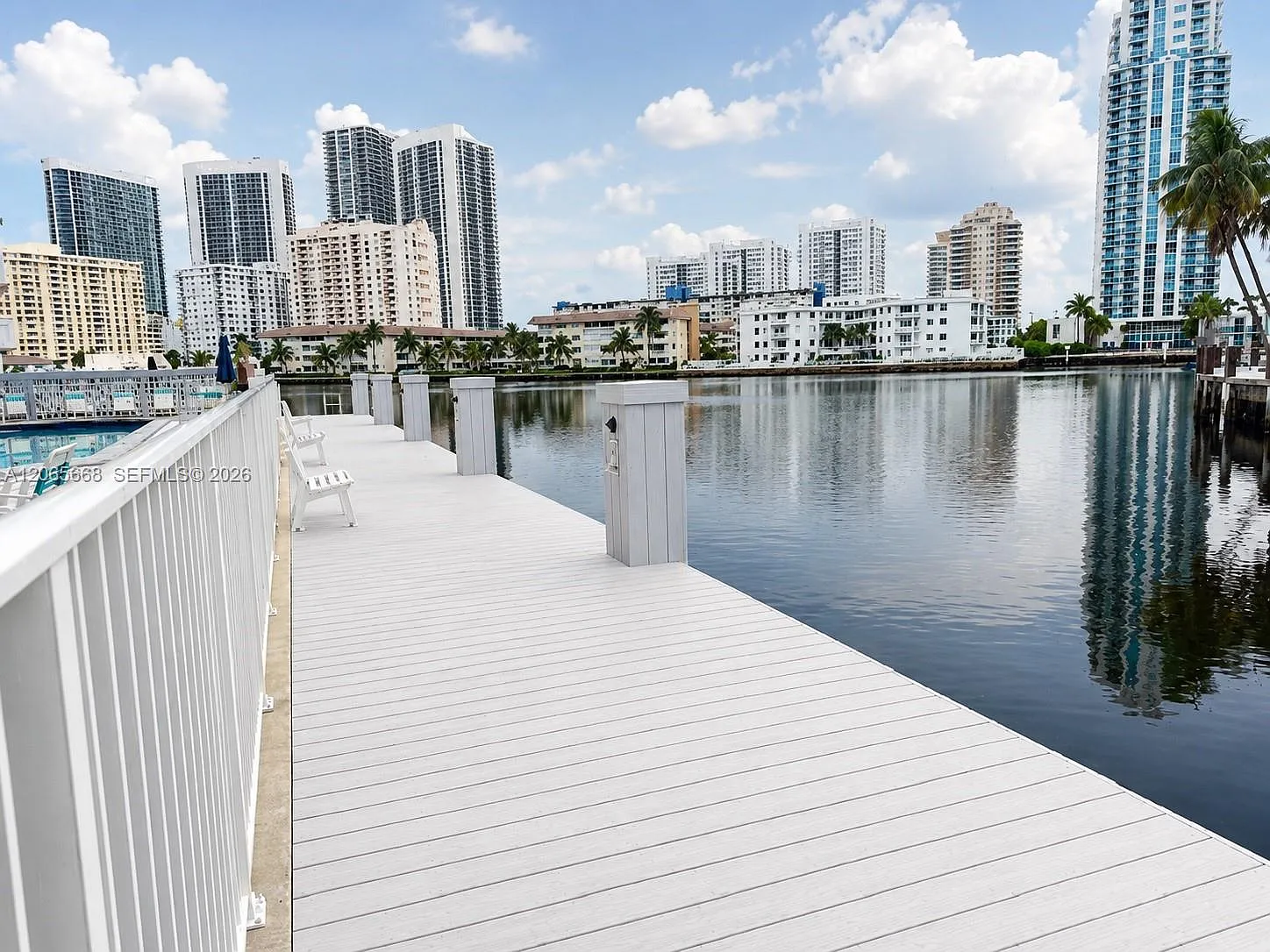 Golden Surf Towers Condo — Photo 4
