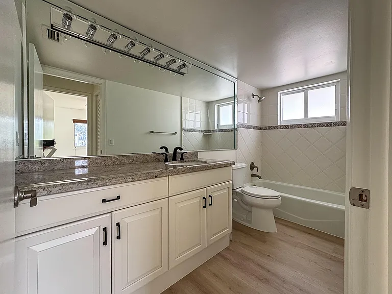 1110 Bel Air Dr — Photo 13