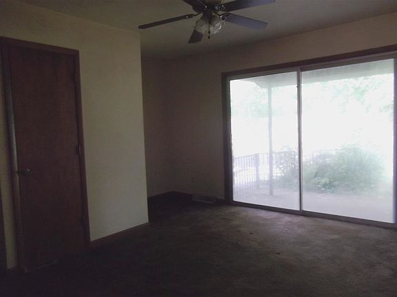 3rd image of 2515 S Hickory Leaf Dr