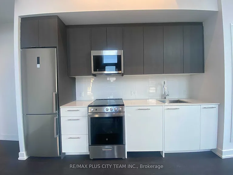 215 Veterans Dr #103 — Photo 4