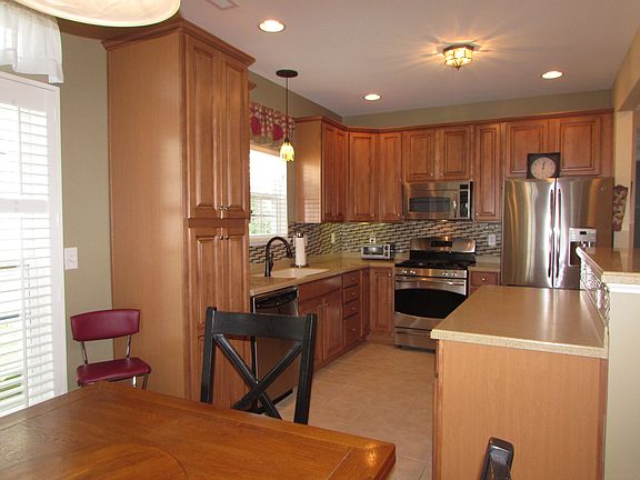 5th image of 8121 Bridgegate Dr