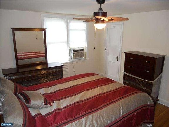 2nd image of 7340 Woodbine Ave